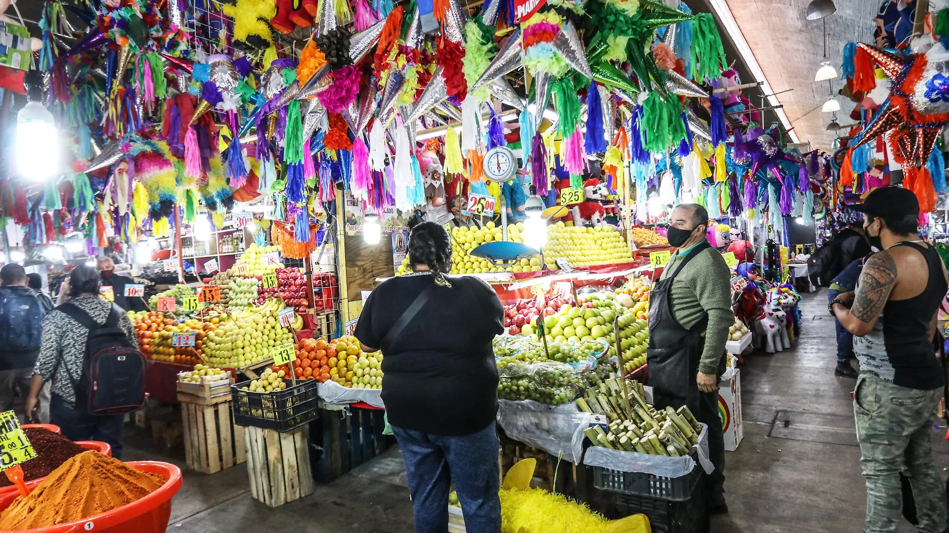 Venta de Uvas-Cena de Fin de Año-Mercado-La Merced ROBERTO HERNANDEZ (2)